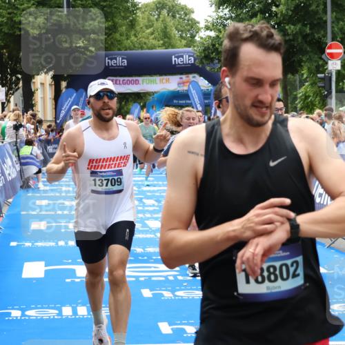 29.06.2025 - hella hamburg halbmarathon Zöllner http://msf.ph/oto/8185222 29.06.2025 10:42:22 Ziel 1312, 1903, 2675, 6639, 6770, 7865, 9365, 13709, 13746, 13807, 14226, 14811, 14899, 15270, 15654, 16281, 16660, 17182 meine-sportfotos.de