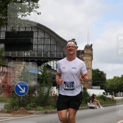 29.06.2025 - hella hamburg halbmarathon Yannick Fuchs http://msf.ph/oto/8185224 29.06.2025 10:29:25 20KM 1002, 1217, 4477, 5048, 5152, 6169, 6878, 7628, 7884, 7972, 8395, 8864, 9519, 9686, 11202, 11230, 11661, 12369, 14069, 14388, 16712, 17014, 18837, 19022 meine-sportfotos.de