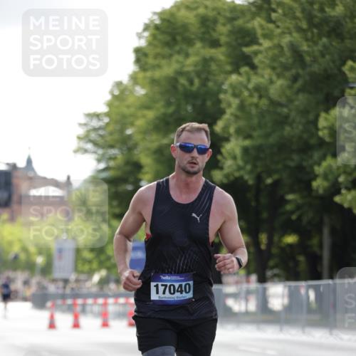 29.06.2025 - hella hamburg halbmarathon Jannik Wohlers http://msf.ph/oto/8185230 29.06.2025 09:43:22 Lombardsbrücke 2075, 2203, 3189, 8318, 9804, 10351, 11150, 13941, 15023, 15136, 17040, 17893, 18763, 18832 meine-sportfotos.de