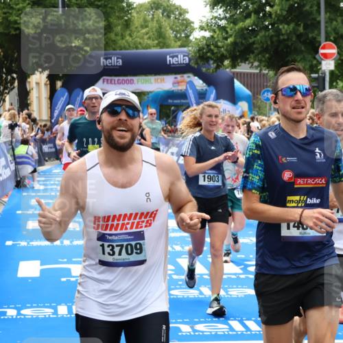 29.06.2025 - hella hamburg halbmarathon Zöllner http://msf.ph/oto/8185242 29.06.2025 10:42:23 Ziel 1312, 1903, 2675, 6639, 6770, 7865, 11907, 13746, 13807, 14226, 14811, 15175, 15270, 15654, 16281, 16660, 17182, 18330 meine-sportfotos.de