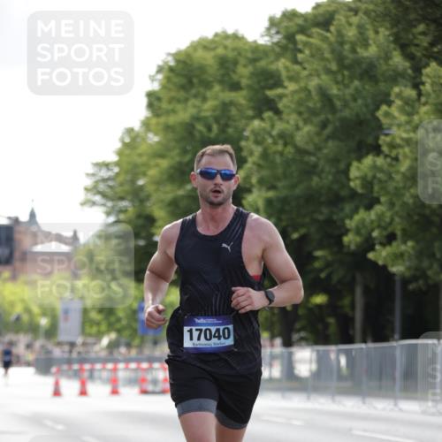 29.06.2025 - hella hamburg halbmarathon Jannik Wohlers http://msf.ph/oto/8185247 29.06.2025 09:43:22 Lombardsbrücke 2075, 2203, 3189, 8318, 9804, 10351, 11150, 13941, 15023, 15136, 17040, 17893, 18763, 18832 meine-sportfotos.de