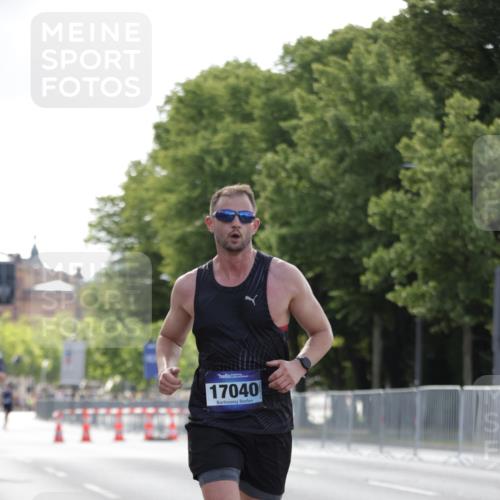 29.06.2025 - hella hamburg halbmarathon Jannik Wohlers http://msf.ph/oto/8185255 29.06.2025 09:43:22 Lombardsbrücke 2075, 2203, 3189, 8318, 9804, 10351, 11150, 13941, 15023, 15136, 17040, 17893, 18763, 18832 meine-sportfotos.de