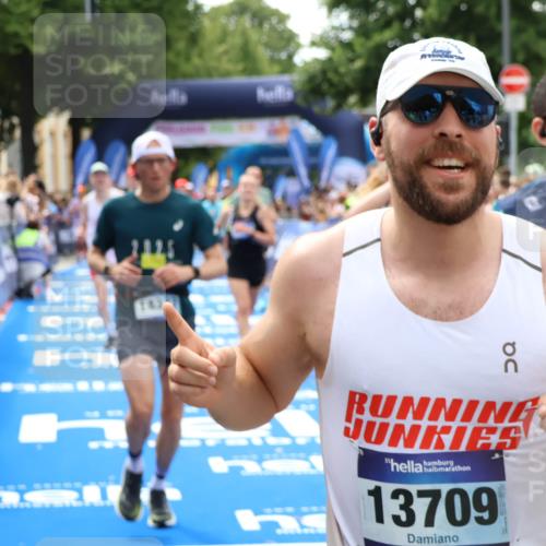 29.06.2025 - hella hamburg halbmarathon Zöllner http://msf.ph/oto/8185268 29.06.2025 10:42:23 Ziel 1312, 1903, 2675, 6639, 6770, 7865, 11907, 13746, 13807, 14226, 14811, 15175, 15270, 15654, 16281, 16660, 17182, 18330 meine-sportfotos.de
