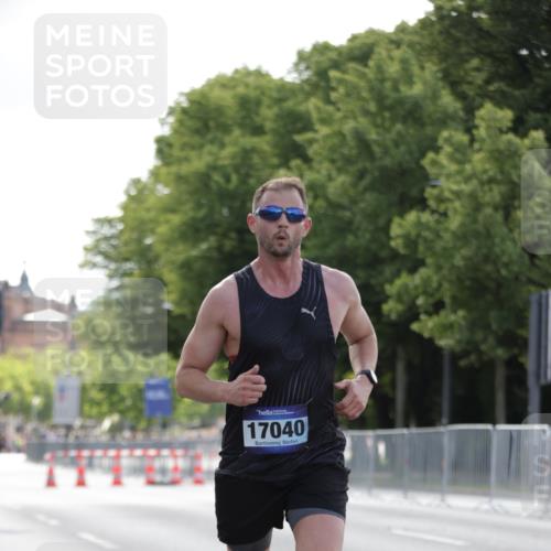 29.06.2025 - hella hamburg halbmarathon Jannik Wohlers http://msf.ph/oto/8185279 29.06.2025 09:43:22 Lombardsbrücke 2075, 2203, 3189, 8318, 9804, 10351, 11150, 13941, 15023, 15136, 17040, 17893, 18763, 18832 meine-sportfotos.de