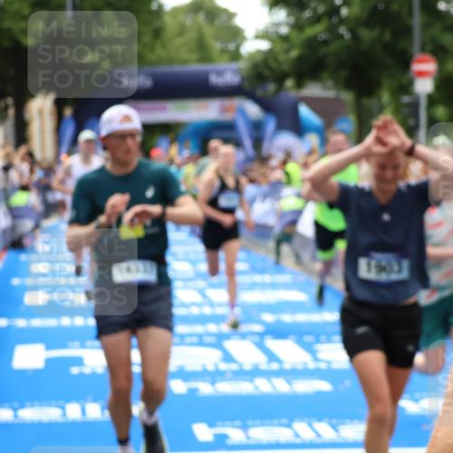 29.06.2025 - hella hamburg halbmarathon Zöllner http://msf.ph/oto/8185283 29.06.2025 10:42:24 Ziel 1256, 1312, 1903, 2675, 3523, 6639, 6770, 7693, 7865, 11907, 13746, 13807, 14226, 14811, 15095, 15175, 15270, 15654, 16281, 16660, 18330 meine-sportfotos.de