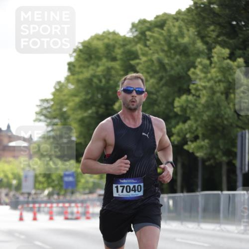 29.06.2025 - hella hamburg halbmarathon Jannik Wohlers http://msf.ph/oto/8185285 29.06.2025 09:43:22 Lombardsbrücke 2075, 2203, 3189, 8318, 9804, 10351, 11150, 13941, 15023, 15136, 17040, 17893, 18763, 18832 meine-sportfotos.de