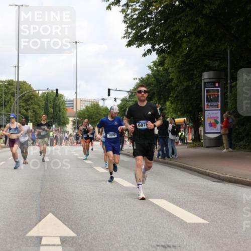 29.06.2025 - hella hamburg halbmarathon Yannick Fuchs http://msf.ph/oto/8185288 29.06.2025 10:29:26 20KM 1002, 1217, 4477, 5048, 5152, 6169, 6878, 7628, 7884, 7972, 8395, 8864, 9686, 11202, 11230, 11661, 12369, 14069, 14388, 14603, 16712, 17014, 18419, 18837, 19022 meine-sportfotos.de