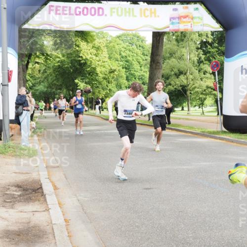 29.06.2025 - hella hamburg halbmarathon MichiJ http://msf.ph/oto/8185289 29.06.2025 10:18:32 Zwischen KM18-KM19 2075, 12189, 14140, 15883 meine-sportfotos.de
