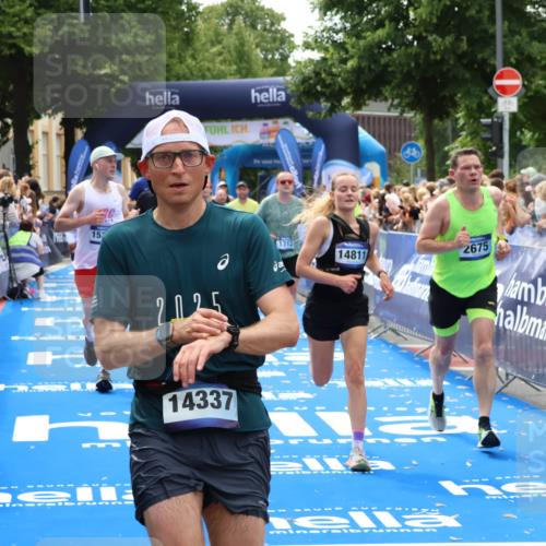 29.06.2025 - hella hamburg halbmarathon Zöllner http://msf.ph/oto/8185304 29.06.2025 10:42:24 Ziel 1256, 1312, 1903, 2675, 3523, 6639, 6770, 7693, 7865, 11907, 13746, 13807, 14226, 14811, 15095, 15175, 15270, 15654, 16281, 16660, 18330 meine-sportfotos.de