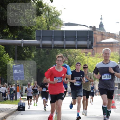 29.06.2025 - hella hamburg halbmarathon Jannik Wohlers http://msf.ph/oto/8185308 29.06.2025 09:43:23 Lombardsbrücke 2075, 2203, 3189, 8318, 8376, 9804, 10351, 11150, 13941, 15023, 15136, 17040, 17893, 18763, 18832 meine-sportfotos.de