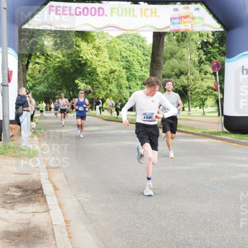 29.06.2025 - hella hamburg halbmarathon MichiJ http://msf.ph/oto/8185314 29.06.2025 10:18:32 Zwischen KM18-KM19 2075, 12189, 14140, 15883 meine-sportfotos.de