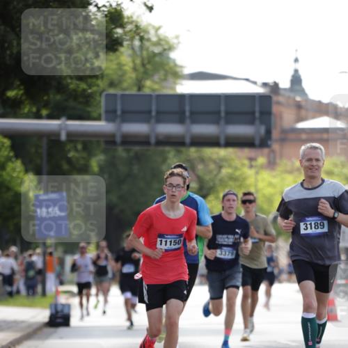 29.06.2025 - hella hamburg halbmarathon Jannik Wohlers http://msf.ph/oto/8185321 29.06.2025 09:43:23 Lombardsbrücke 2075, 2203, 3189, 8318, 8376, 9804, 10351, 11150, 13941, 15023, 15136, 17040, 17893, 18763, 18832 meine-sportfotos.de