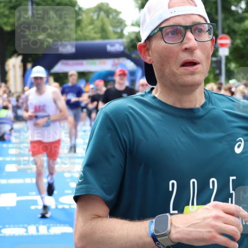 29.06.2025 - hella hamburg halbmarathon Zöllner http://msf.ph/oto/8185333 29.06.2025 10:42:25 Ziel 1256, 1312, 2233, 2675, 3523, 6639, 6770, 7693, 11907, 13746, 13807, 14226, 14811, 15095, 15175, 15270, 15623, 15654, 16281, 18330 meine-sportfotos.de