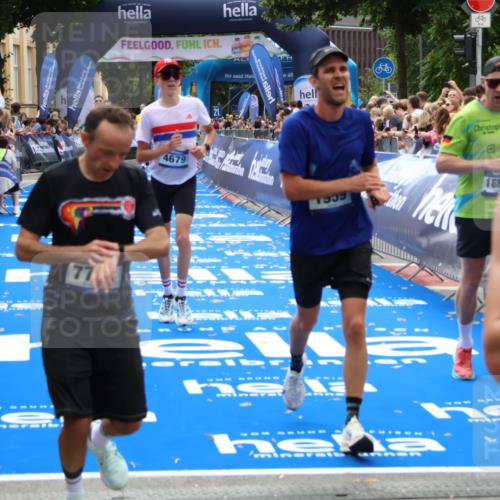 29.06.2025 - hella hamburg halbmarathon Zöllner http://msf.ph/oto/8185345 29.06.2025 10:33:25 Ziel 1959, 4679, 7723, 8956, 16881, 17056, 17489 meine-sportfotos.de