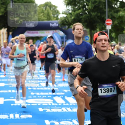 29.06.2025 - hella hamburg halbmarathon Zöllner http://msf.ph/oto/8185420 29.06.2025 10:42:29 Ziel 1209, 1256, 1353, 1800, 1962, 2233, 3523, 6639, 6770, 7116, 7448, 7693, 7734, 11907, 13446, 13807, 14226, 15095, 15175, 15623, 15654, 16281, 16333, 17637, 17733, 17911, 18330 meine-sportfotos.de