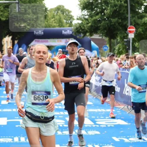 29.06.2025 - hella hamburg halbmarathon Zöllner http://msf.ph/oto/8185452 29.06.2025 10:42:30 Ziel 1209, 1256, 1353, 1800, 1962, 2233, 3523, 6639, 7116, 7448, 7693, 7734, 11907, 13446, 14226, 15095, 15175, 15623, 15654, 16281, 16295, 16333, 17637, 17733, 17911, 18330, 18680 meine-sportfotos.de