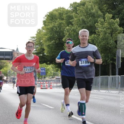 29.06.2025 - hella hamburg halbmarathon Jannik Wohlers http://msf.ph/oto/8185466 29.06.2025 09:43:27 Lombardsbrücke 2075, 2203, 2483, 3189, 3379, 8318, 8376, 9804, 10351, 11150, 13941, 15023, 15136, 17040, 17893, 18763, 18832 meine-sportfotos.de