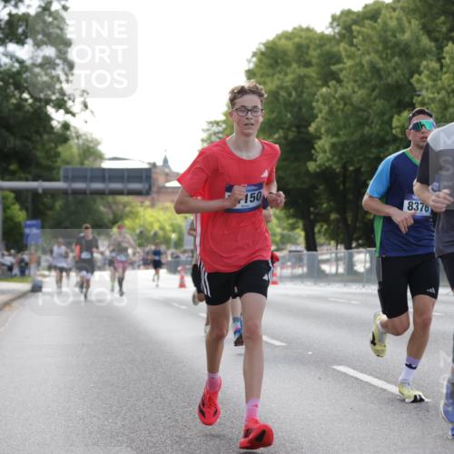 29.06.2025 - hella hamburg halbmarathon Jannik Wohlers http://msf.ph/oto/8185497 29.06.2025 09:43:27 Lombardsbrücke 2075, 2203, 2483, 3189, 3379, 8318, 8376, 9804, 10351, 11150, 13941, 15023, 15136, 17040, 17893, 18763, 18832 meine-sportfotos.de