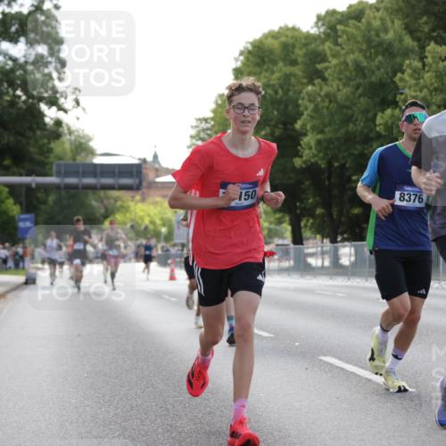 29.06.2025 - hella hamburg halbmarathon Jannik Wohlers http://msf.ph/oto/8185508 29.06.2025 09:43:27 Lombardsbrücke 2075, 2203, 2483, 3189, 3379, 8318, 8376, 9804, 10351, 11150, 13941, 15023, 15136, 17040, 17893, 18763, 18832 meine-sportfotos.de