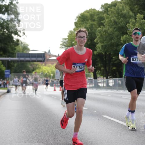 29.06.2025 - hella hamburg halbmarathon Jannik Wohlers http://msf.ph/oto/8185515 29.06.2025 09:43:28 Lombardsbrücke 2203, 2483, 3189, 3379, 8376, 9804, 10351, 11150, 13941, 15136, 17040, 17893, 18763, 18832 meine-sportfotos.de