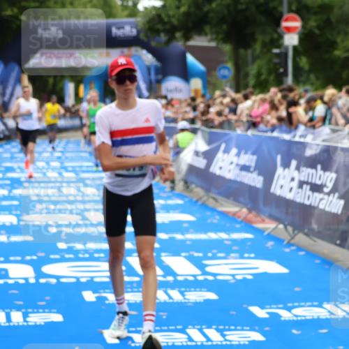 29.06.2025 - hella hamburg halbmarathon Zöllner http://msf.ph/oto/8185541 29.06.2025 10:33:27 Ziel 4602, 4679, 8956, 16881, 17056, 17489, 18731 meine-sportfotos.de