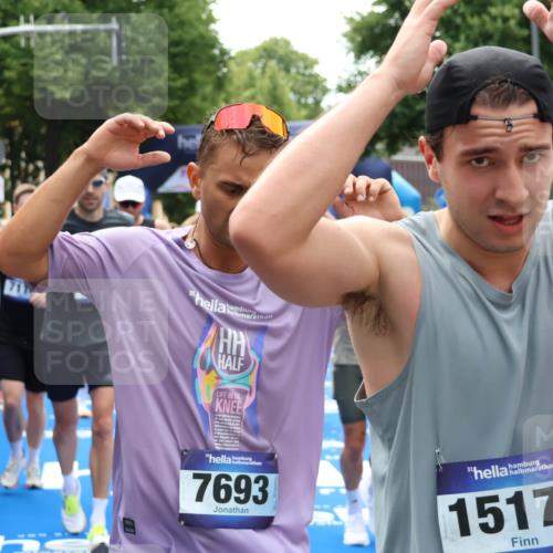 29.06.2025 - hella hamburg halbmarathon Zöllner http://msf.ph/oto/8185554 29.06.2025 10:42:34 Ziel 1209, 1353, 1735, 1800, 1962, 2233, 4235, 7116, 7448, 7508, 7734, 13446, 15623, 16295, 16333, 17016, 17637, 17733, 17911, 18680 meine-sportfotos.de
