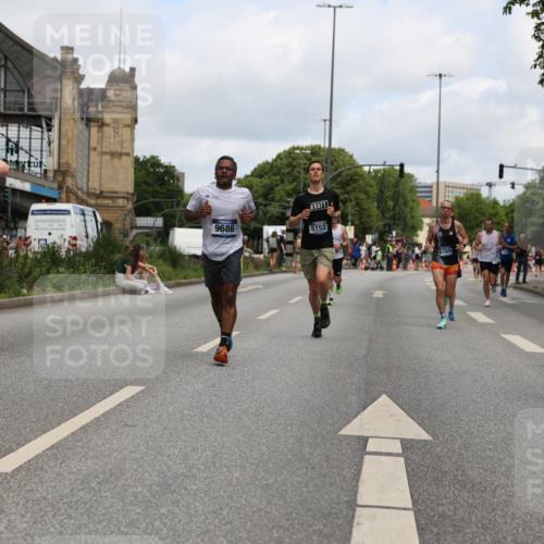 29.06.2025 - hella hamburg halbmarathon Yannick Fuchs http://msf.ph/oto/8185560 29.06.2025 10:29:30 20KM 1002, 1217, 4477, 5048, 5152, 6169, 6878, 7628, 7972, 8395, 8864, 9686, 11661, 12369, 14069, 14388, 14603, 15991, 16140, 16712, 17014, 18419, 18837, 19022 meine-sportfotos.de