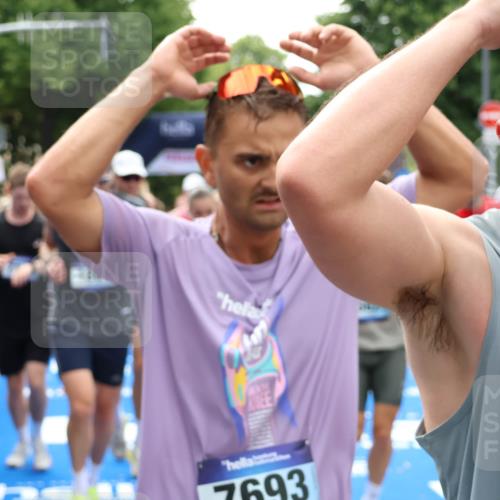 29.06.2025 - hella hamburg halbmarathon Zöllner http://msf.ph/oto/8185565 29.06.2025 10:42:34 Ziel 1209, 1353, 1735, 1800, 1962, 2233, 4235, 7116, 7448, 7508, 7734, 13446, 15623, 16295, 16333, 17016, 17637, 17733, 17911, 18680 meine-sportfotos.de