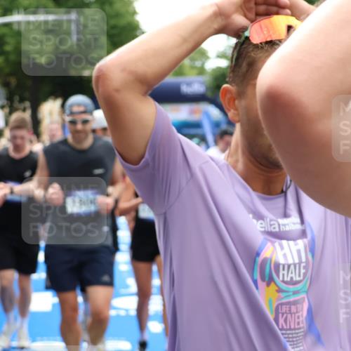 29.06.2025 - hella hamburg halbmarathon Zöllner http://msf.ph/oto/8185569 29.06.2025 10:42:34 Ziel 1209, 1353, 1735, 1800, 1962, 2233, 4235, 7116, 7448, 7508, 7734, 13446, 15623, 16295, 16333, 17016, 17637, 17733, 17911, 18680 meine-sportfotos.de
