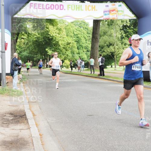 29.06.2025 - hella hamburg halbmarathon MichiJ http://msf.ph/oto/8185571 29.06.2025 10:18:35 Zwischen KM18-KM19 2075, 12189, 14140, 15883 meine-sportfotos.de