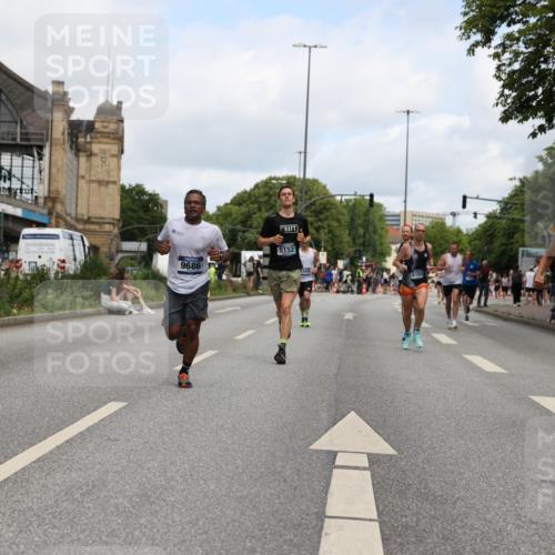 29.06.2025 - hella hamburg halbmarathon Yannick Fuchs http://msf.ph/oto/8185572 29.06.2025 10:29:30 20KM 1002, 1217, 4477, 5048, 5152, 6169, 6878, 7628, 7972, 8395, 8864, 9686, 11661, 12369, 14069, 14388, 14603, 15991, 16140, 16712, 17014, 18419, 18837, 19022 meine-sportfotos.de