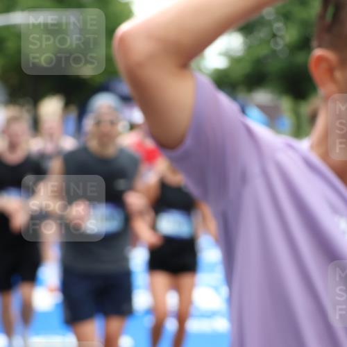 29.06.2025 - hella hamburg halbmarathon Zöllner http://msf.ph/oto/8185576 29.06.2025 10:42:35 Ziel 1209, 1353, 1735, 1800, 1962, 4235, 7116, 7448, 7508, 7734, 13446, 16295, 16333, 17016, 17637, 17733, 17911, 18680 meine-sportfotos.de