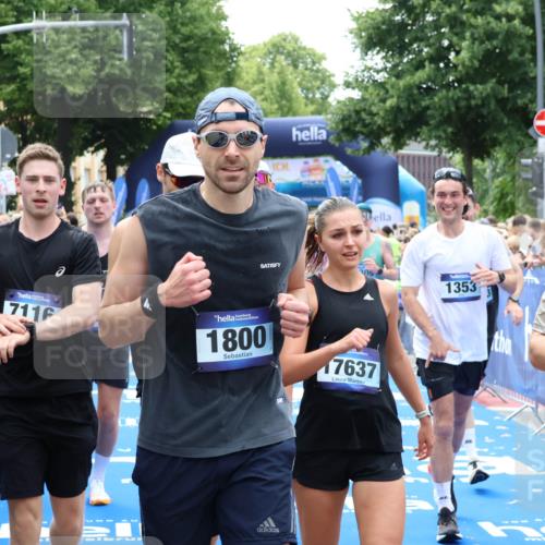 29.06.2025 - hella hamburg halbmarathon Zöllner http://msf.ph/oto/8185589 29.06.2025 10:42:35 Ziel 1209, 1353, 1735, 1800, 1962, 4235, 7116, 7448, 7508, 7734, 13446, 16295, 16333, 17016, 17637, 17733, 17911, 18680 meine-sportfotos.de