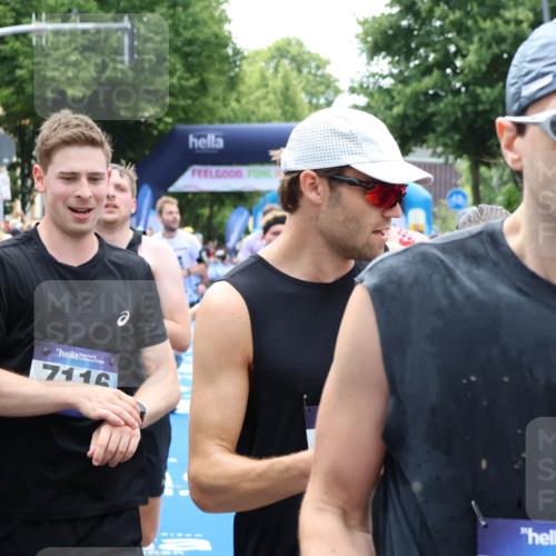 29.06.2025 - hella hamburg halbmarathon Zöllner http://msf.ph/oto/8185619 29.06.2025 10:42:36 Ziel 1209, 1353, 1735, 1962, 4235, 7116, 7448, 7508, 7734, 13446, 13483, 16295, 16333, 17016, 17733, 18632, 18680 meine-sportfotos.de