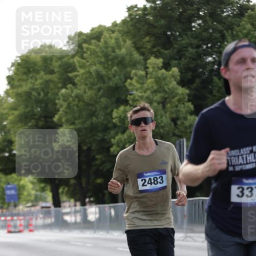 29.06.2025 - hella hamburg halbmarathon Jannik Wohlers http://msf.ph/oto/8185623 29.06.2025 09:43:30 Lombardsbrücke 1953, 2203, 2483, 3189, 3379, 8376, 9804, 10351, 11150, 13383, 13941, 15136, 17040, 18763, 18832 meine-sportfotos.de