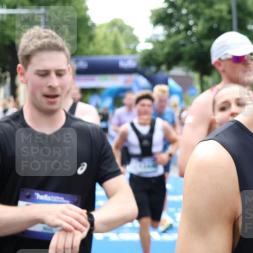 29.06.2025 - hella hamburg halbmarathon Zöllner http://msf.ph/oto/8185639 29.06.2025 10:42:37 Ziel 1209, 1735, 1962, 4235, 7508, 13446, 13483, 16295, 16333, 17016, 17733, 18275, 18632, 18680 meine-sportfotos.de