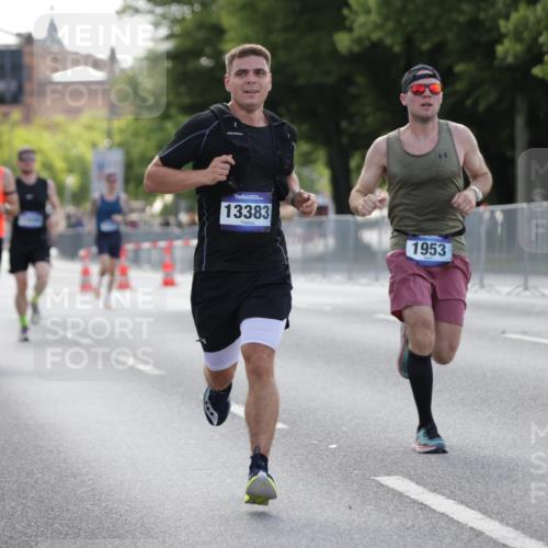 29.06.2025 - hella hamburg halbmarathon Jannik Wohlers http://msf.ph/oto/8185645 29.06.2025 09:43:33 Lombardsbrücke 1953, 2483, 3189, 3379, 5308, 8376, 9804, 10222, 11150, 13383, 13606, 17040, 18832 meine-sportfotos.de