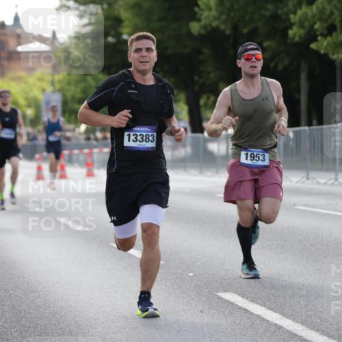 29.06.2025 - hella hamburg halbmarathon Jannik Wohlers http://msf.ph/oto/8185653 29.06.2025 09:43:33 Lombardsbrücke 1953, 2483, 3189, 3379, 5308, 8376, 9804, 10222, 11150, 13383, 13606, 17040, 18832 meine-sportfotos.de