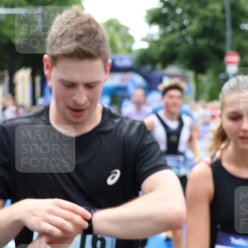 29.06.2025 - hella hamburg halbmarathon Zöllner http://msf.ph/oto/8185655 29.06.2025 10:42:37 Ziel 1209, 1735, 1962, 4235, 7508, 13446, 13483, 16295, 16333, 17016, 17733, 18275, 18632, 18680 meine-sportfotos.de
