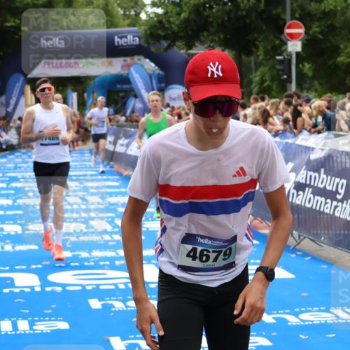 29.06.2025 - hella hamburg halbmarathon Zöllner http://msf.ph/oto/8185669 29.06.2025 10:33:30 Ziel 4602, 8956, 15326, 16931, 17056, 17489, 18731 meine-sportfotos.de