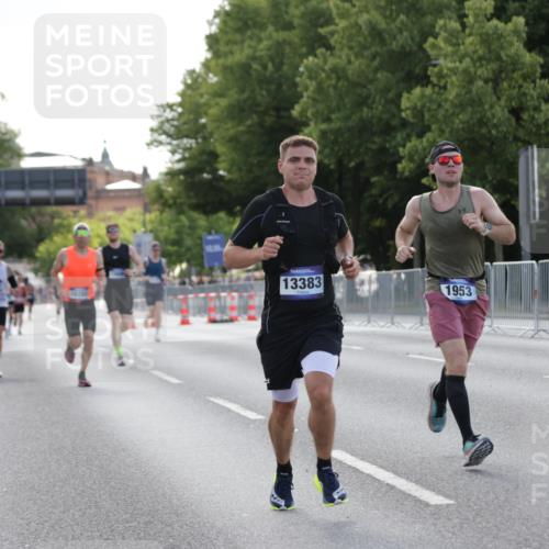 29.06.2025 - hella hamburg halbmarathon Jannik Wohlers http://msf.ph/oto/8185687 29.06.2025 09:43:34 Lombardsbrücke 1953, 2483, 3189, 3379, 5308, 8376, 9804, 10222, 11150, 13383, 13606, 17040, 18832 meine-sportfotos.de