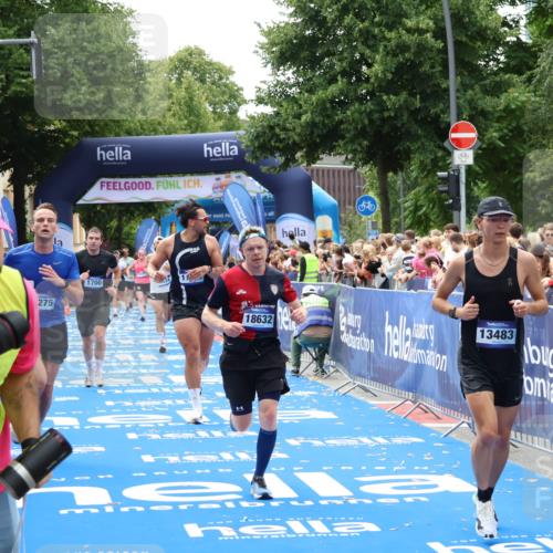 29.06.2025 - hella hamburg halbmarathon Zöllner http://msf.ph/oto/8185727 29.06.2025 10:42:44 Ziel 1700, 9371, 9534, 13483, 17000, 18275, 18632 meine-sportfotos.de