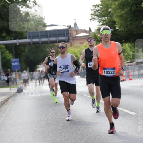 29.06.2025 - hella hamburg halbmarathon Jannik Wohlers http://msf.ph/oto/8185752 29.06.2025 09:43:36 Lombardsbrücke 1122, 1953, 2483, 3189, 3379, 5308, 7231, 8376, 9047, 10222, 11150, 13383, 13606, 17040, 18832 meine-sportfotos.de