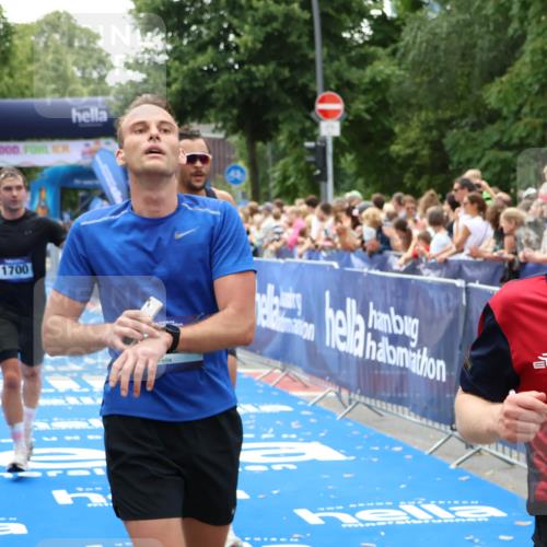 29.06.2025 - hella hamburg halbmarathon Zöllner http://msf.ph/oto/8185772 29.06.2025 10:42:47 Ziel 1700, 7105, 9371, 9534, 13725, 14560, 14813, 17000 meine-sportfotos.de