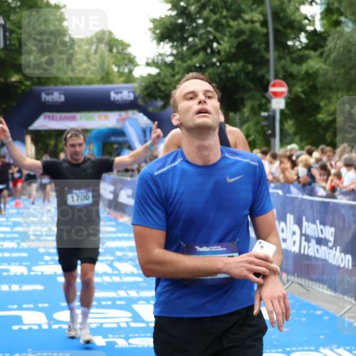 29.06.2025 - hella hamburg halbmarathon Zöllner http://msf.ph/oto/8185789 29.06.2025 10:42:47 Ziel 1700, 7105, 9371, 9534, 13725, 14560, 14813, 17000 meine-sportfotos.de