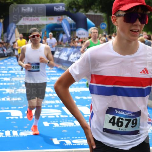29.06.2025 - hella hamburg halbmarathon Zöllner http://msf.ph/oto/8185796 29.06.2025 10:33:31 Ziel 4602, 8956, 15326, 16931, 17056, 17489, 18731 meine-sportfotos.de