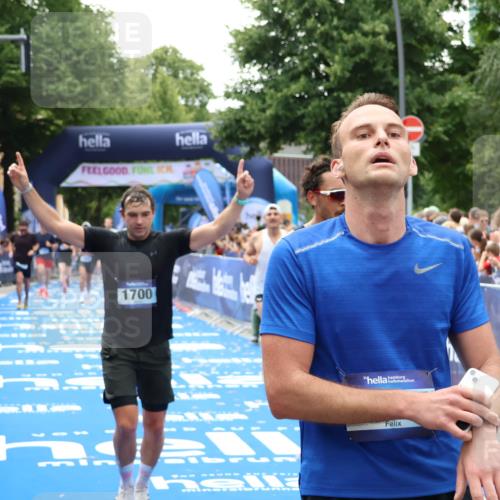 29.06.2025 - hella hamburg halbmarathon Zöllner http://msf.ph/oto/8185801 29.06.2025 10:42:47 Ziel 1700, 7105, 9371, 9534, 13725, 14560, 14813, 17000 meine-sportfotos.de