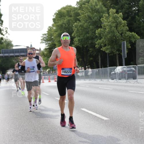 29.06.2025 - hella hamburg halbmarathon Jannik Wohlers http://msf.ph/oto/8185814 29.06.2025 09:43:37 Lombardsbrücke 1122, 1953, 2483, 3189, 3379, 5308, 7231, 8376, 9047, 10222, 11150, 13383, 13606, 17040, 18832 meine-sportfotos.de