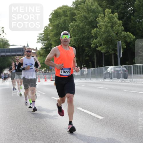 29.06.2025 - hella hamburg halbmarathon Jannik Wohlers http://msf.ph/oto/8185841 29.06.2025 09:43:37 Lombardsbrücke 1122, 1953, 2483, 3189, 3379, 5308, 7231, 8376, 9047, 10222, 11150, 13383, 13606, 17040, 18832 meine-sportfotos.de