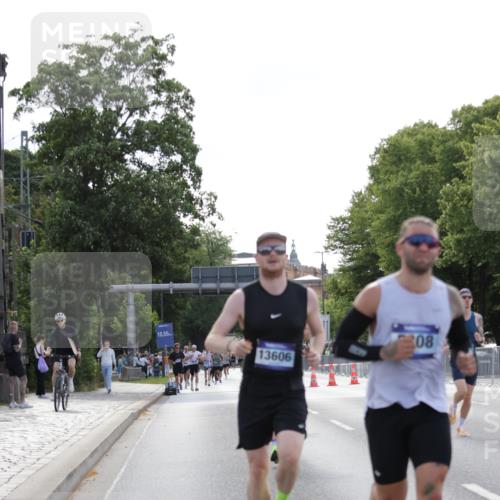 29.06.2025 - hella hamburg halbmarathon Jannik Wohlers http://msf.ph/oto/8185878 29.06.2025 09:43:39 Lombardsbrücke 1122, 1953, 2483, 3189, 3379, 5308, 7231, 8376, 9047, 10222, 10655, 11150, 13383, 13606 meine-sportfotos.de